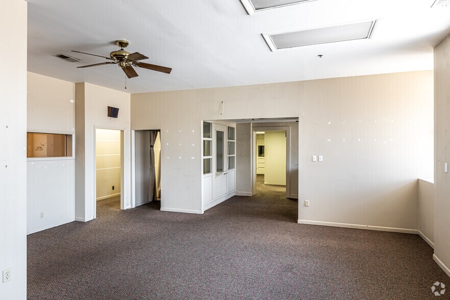 More Photos Of 1805-1831 Holmes St, Kansas City Light Distribution For Sale