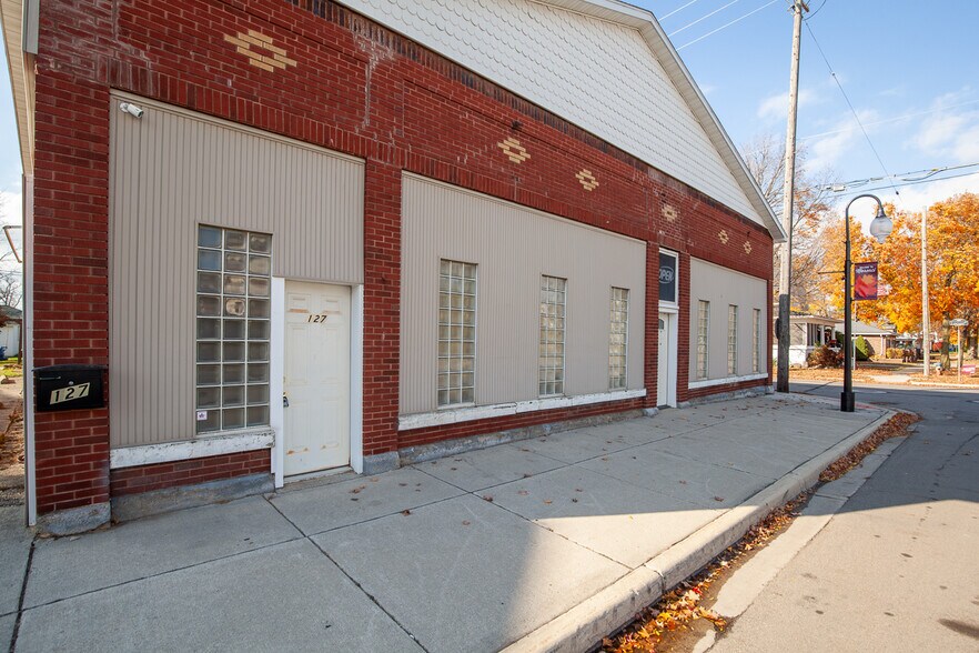 More Photos Of 127 North St, Morenci Showroom For Sale