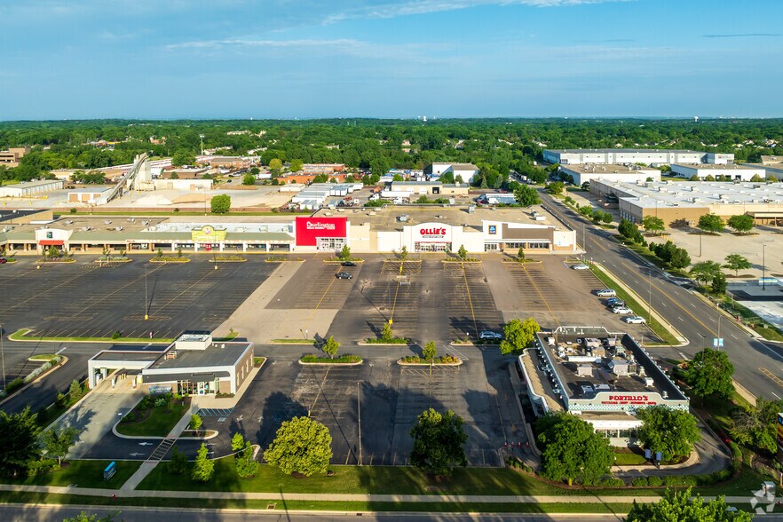 More Photos Of 960 S Barrington Rd, Streamwood General Retail For Sale