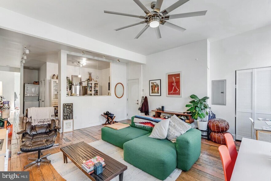 More Photos Of 519 S 5th St, Philadelphia Storefront Retail Residential For Sale