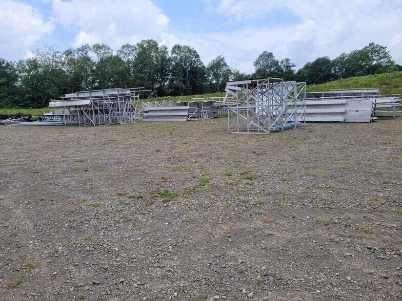 More Photos Of 224 Michael Ln, New Berlin Racetrack For Sale