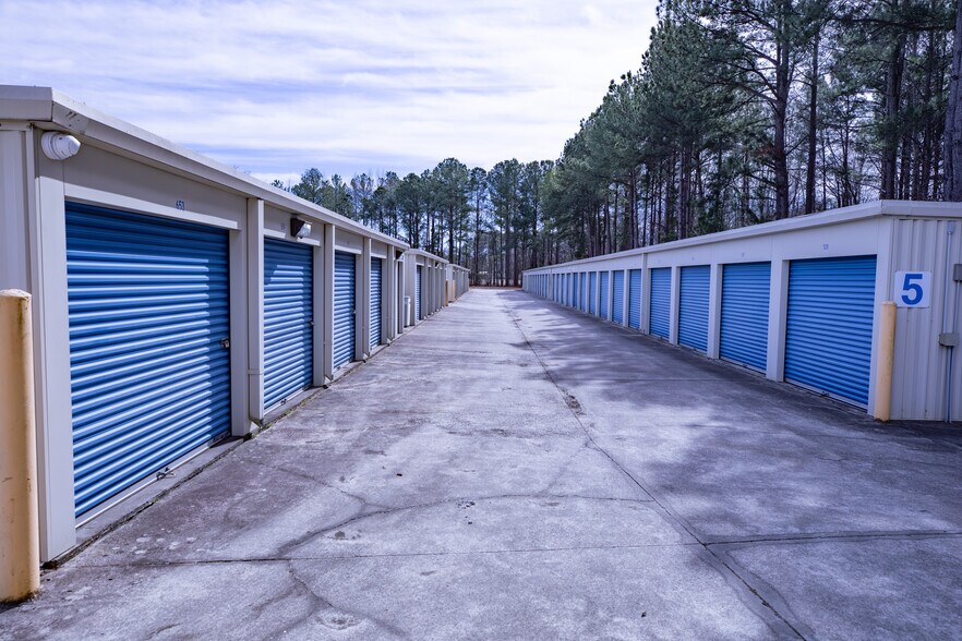 More Photos Of 803 S Eastern Blvd, Fayetteville Warehouse For Sale