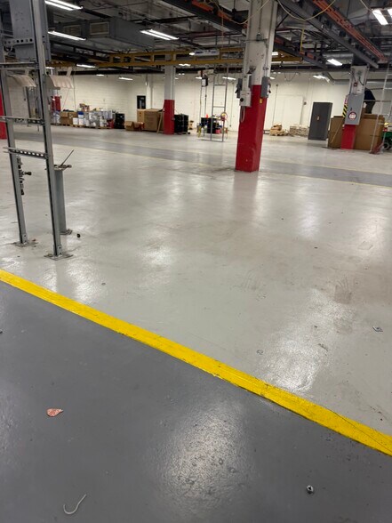 More Photos Of 121 E County Line Rd, Warminster Light Manufacturing For Lease