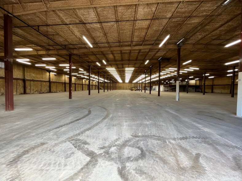 More Photos Of 1 Industrial Dr, Sweetwater Service For Lease