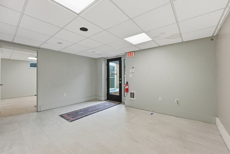 More Photos Of 190 University Dr, Amherst Office For Lease