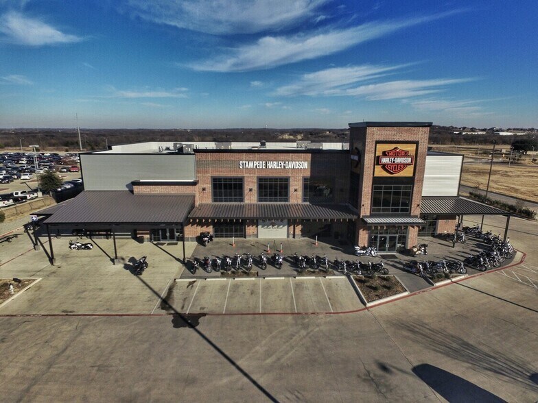 More Photos Of 240 N Burleson Blvd, Burleson General Retail For Sale