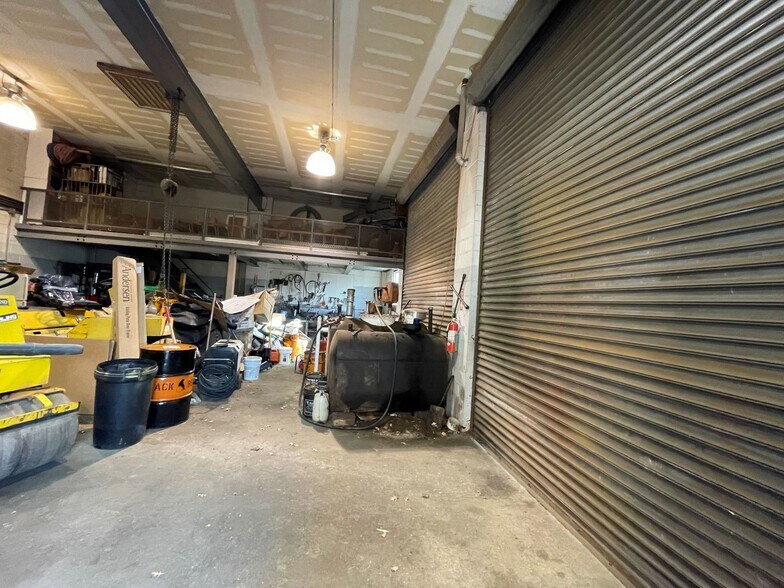 More Photos Of 110 Mineola Ave, Roslyn Heights Light Distribution For Sale