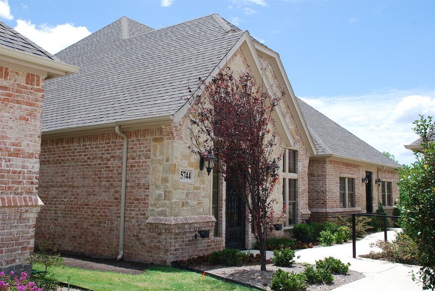 More Photos Of 5748 Boat Club Rd, Fort Worth Office For Sale