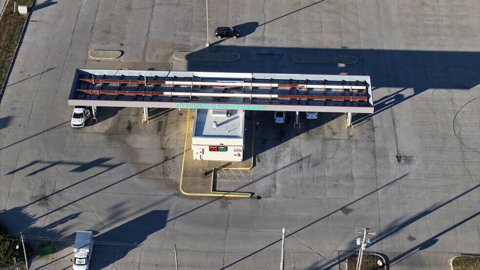 More Photos Of 1498 Pershing rd, Decatur Service Station For Lease