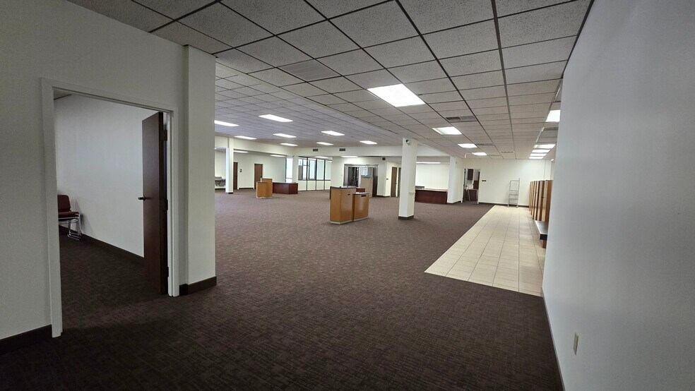 More Photos Of 8181 54th Ave N, Saint Petersburg Office For Sale