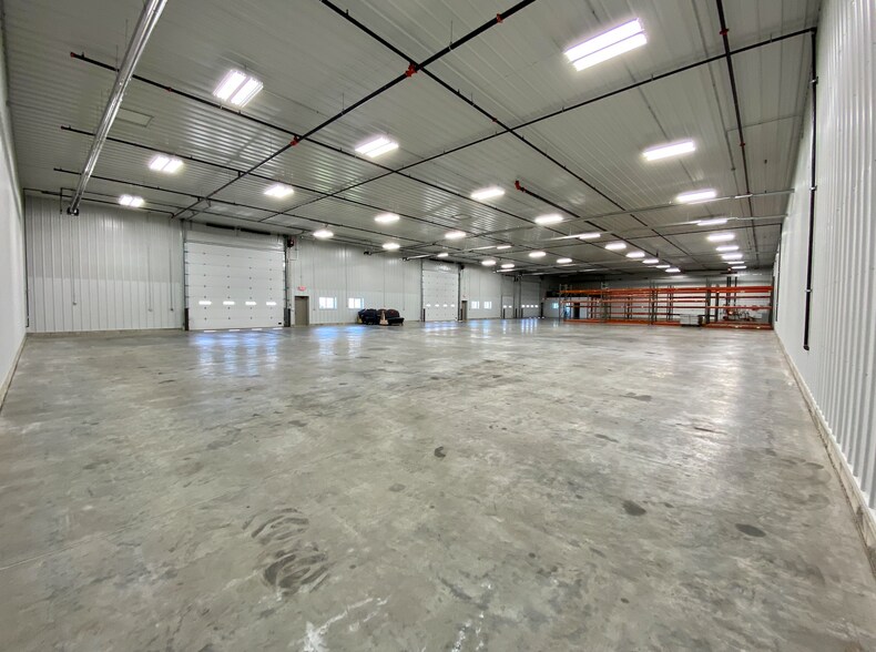 More Photos Of 100 Brakeshoe Ct, East Moline Warehouse For Lease