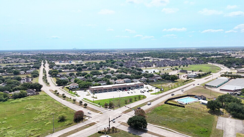 More Photos Of 5149 Reading Rd, Rosenberg Storefront For Sale