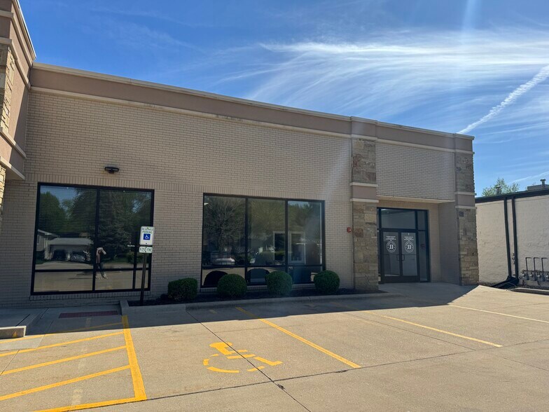 More Photos Of 1717 Fort Jesse Rd, Normal General Retail For Lease