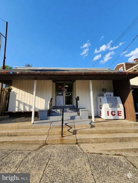 More Photos Of 232 Carsonia Ave, Reading Freestanding For Lease