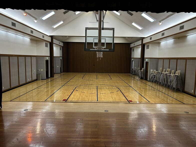 More Photos Of 11022 Riverside Drive, North Hollywood Religious Facility For Sale