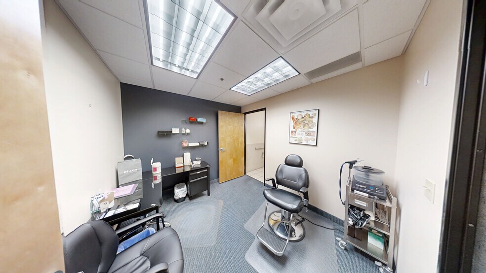 More Photos Of 9777 N 91st St, Scottsdale Medical For Sale