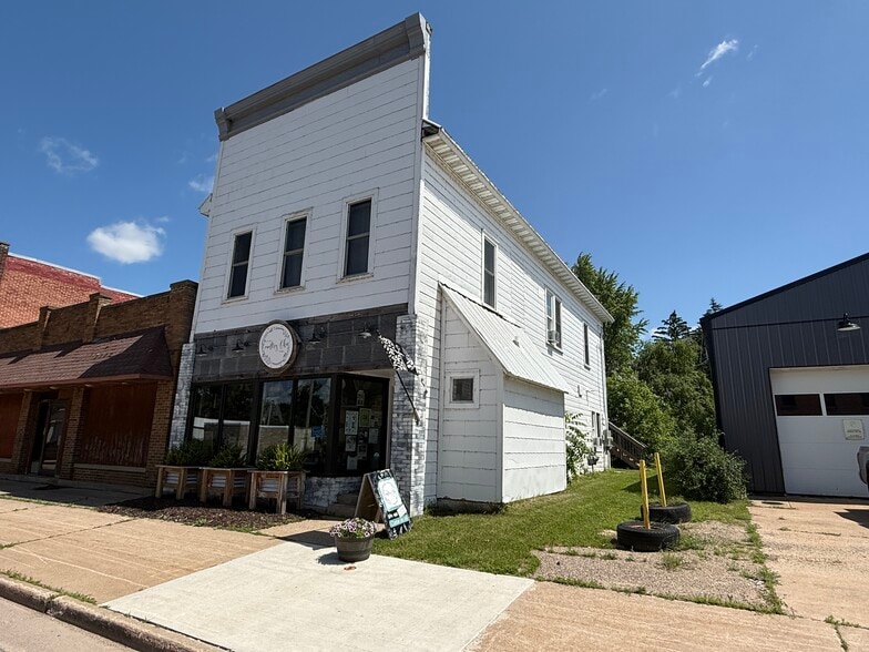 More Photos Of 320 N Main St, Scandinavia Storefront Retail Residential For Sale