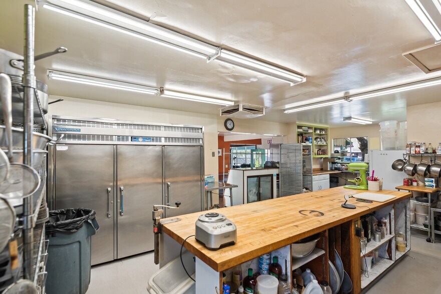 More Photos Of 14496 Oak Pl, Saratoga Restaurant For Sale