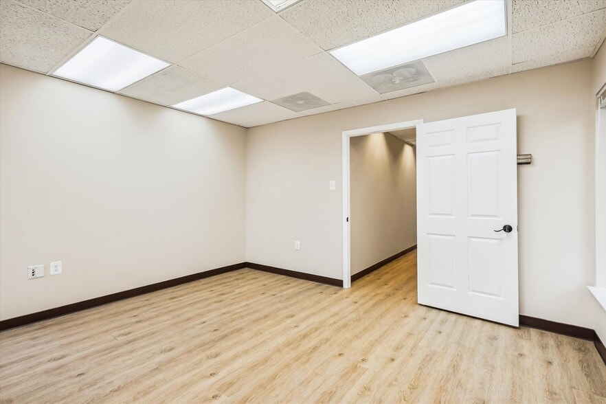 More Photos Of 9522 State Route 29, Fairfax Loft Creative Space For Sale