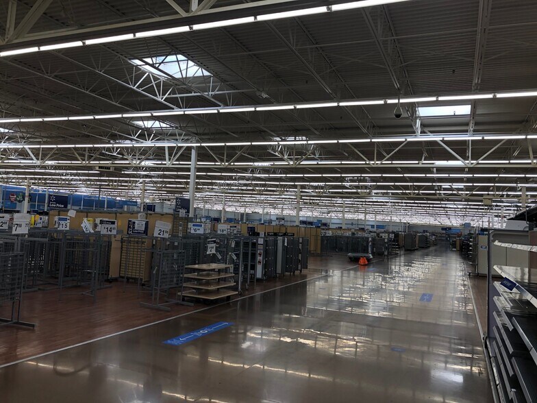 More Photos Of 1326 Bush River Rd, Columbia Freestanding For Lease