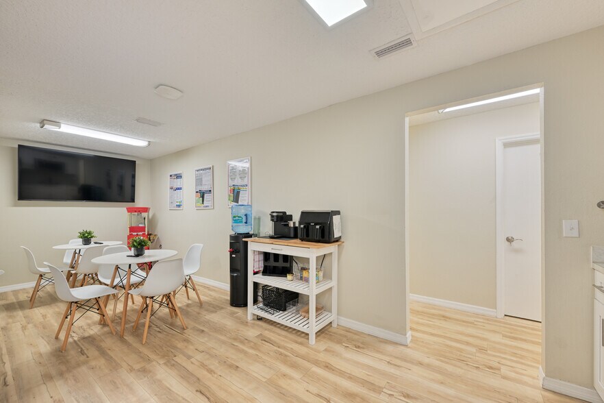 More Photos Of 1824 Blanding Blvd, Jacksonville Medical For Sale