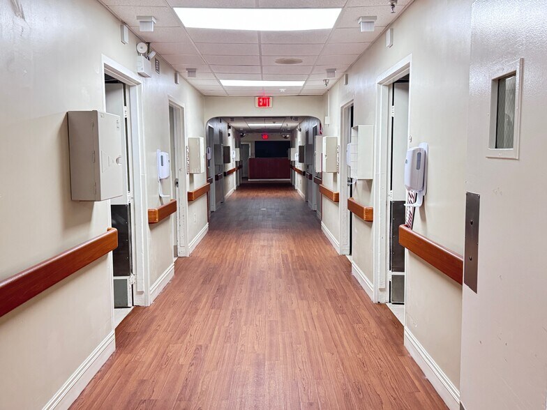 More Photos Of 4555 S Manhattan Ave, Tampa Hospital For Sale