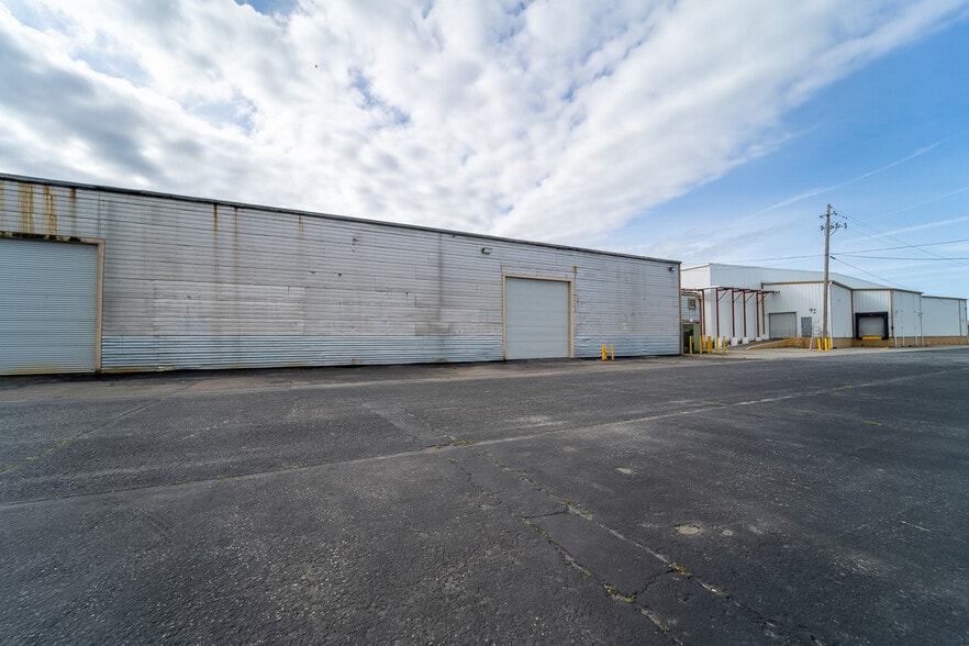 More Photos Of 680 Jones St, Yuba City Warehouse For Lease