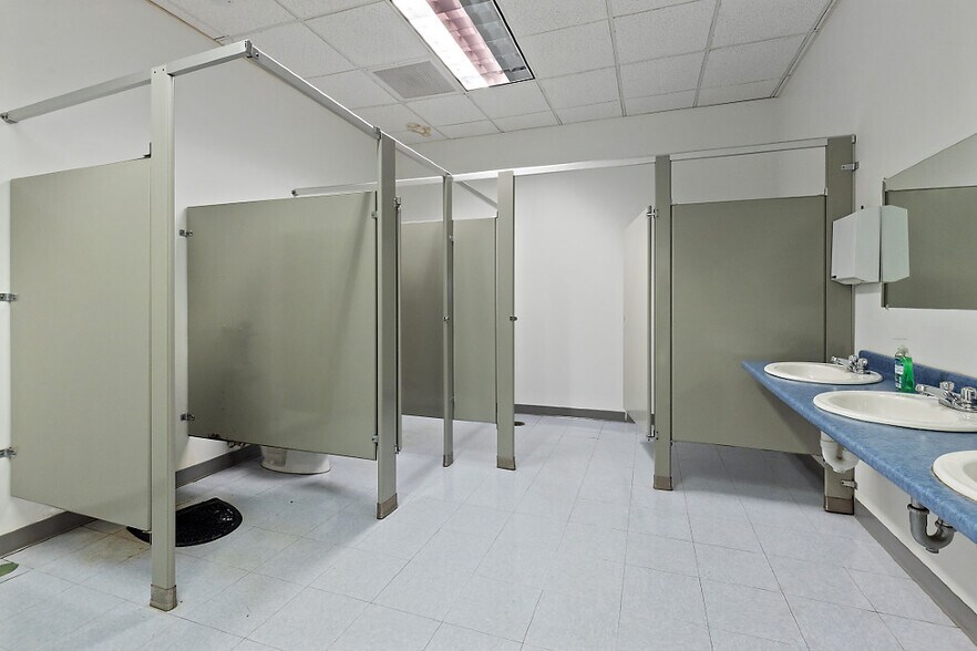 More Photos Of 4 Industrial Pky, Brunswick Manufacturing For Lease