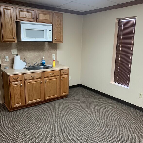 More Photos Of 8524 S Western Ave, Oklahoma City Medical For Sale