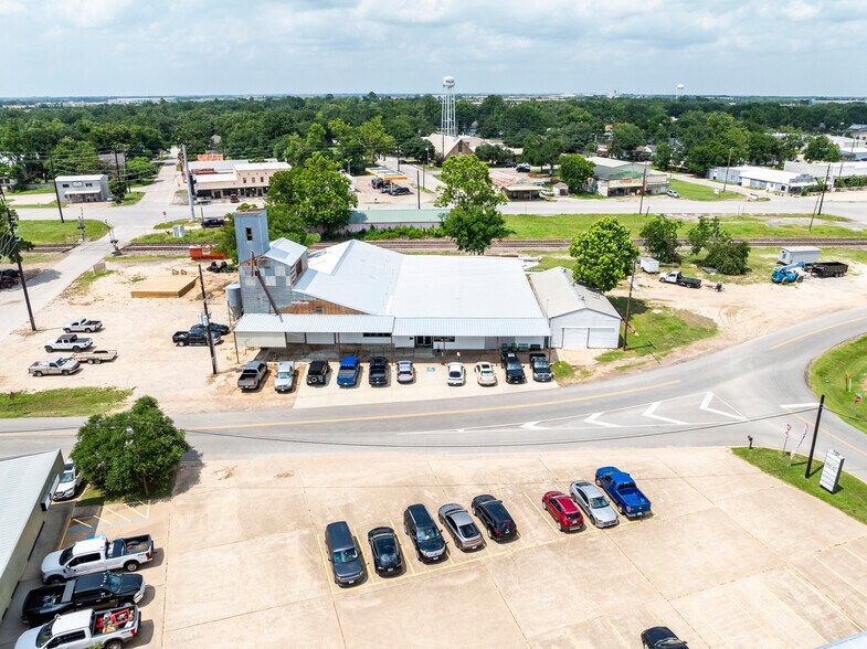 More Photos Of 2614 Washington St, Waller Freestanding For Lease