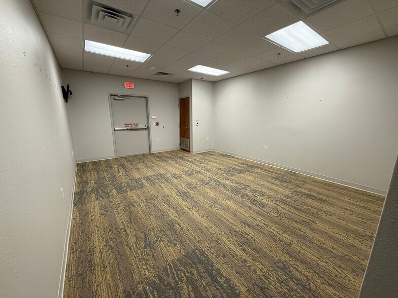 More Photos Of 3413 Golden Rd, Tyler Medical For Lease