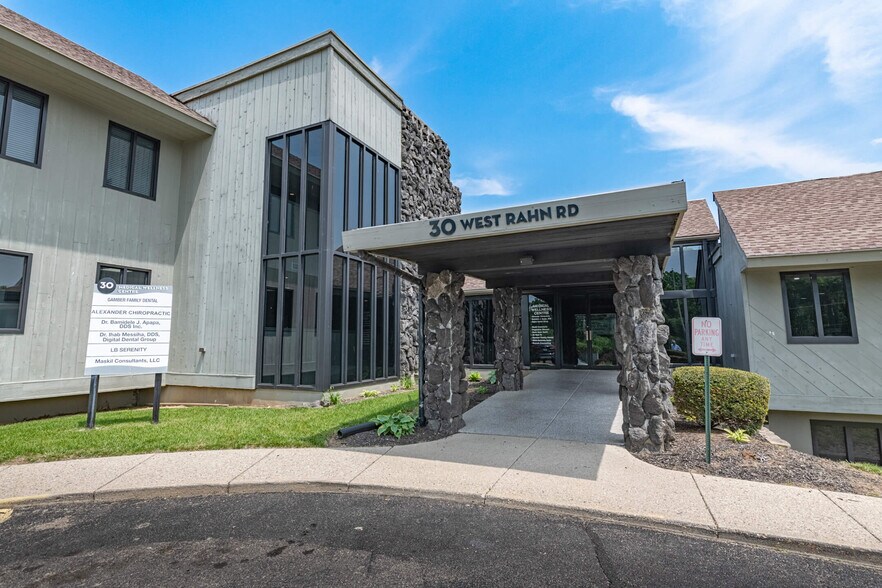 More Photos Of 30 W Rahn Rd, Dayton Medical For Lease
