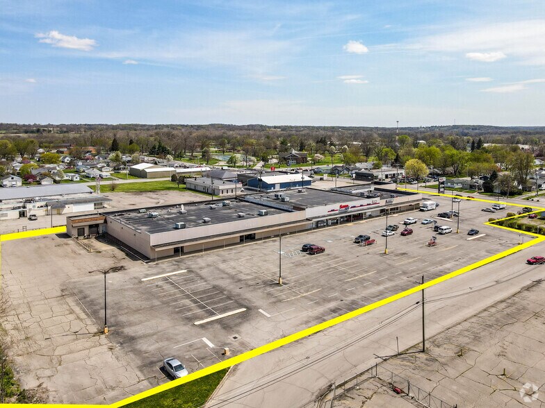 More Photos Of 206 W 30th St, Connersville Unknown For Lease