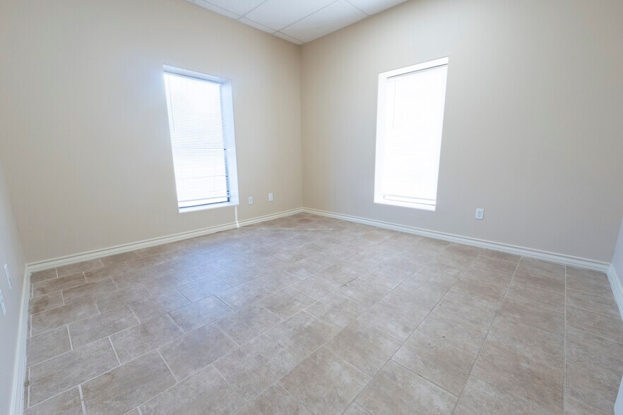 More Photos Of 1806 CR-1101, Midland Warehouse For Lease