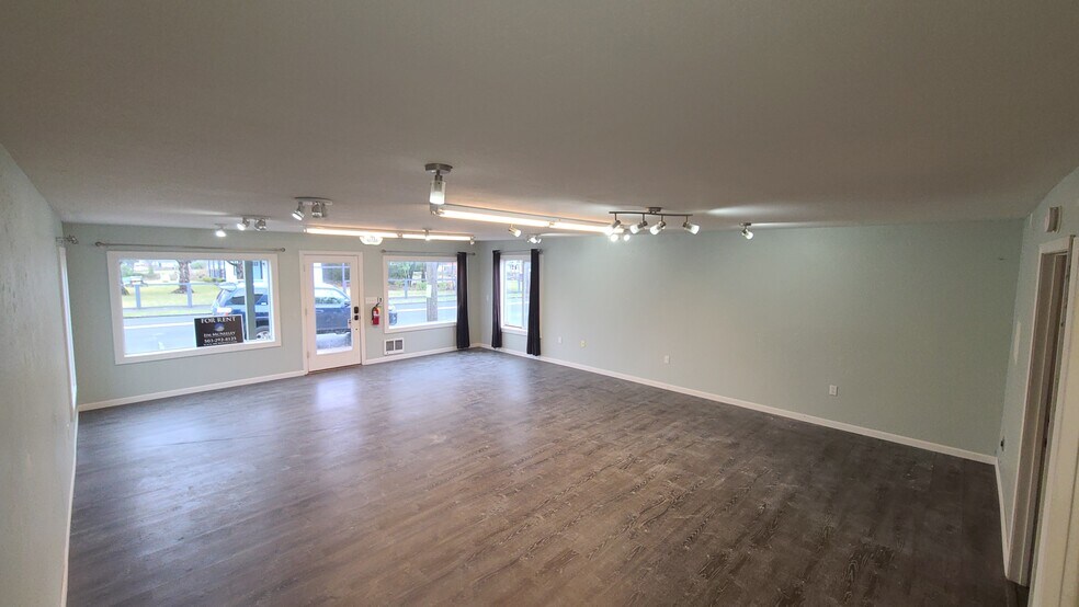 More Photos Of 417 S Holladay Dr, Seaside Storefront Retail Residential For Lease