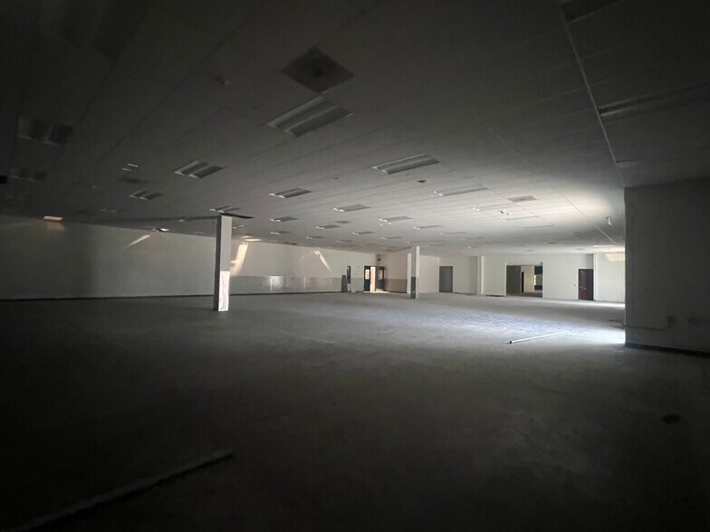 More Photos Of 5555 Ontario Mills Pky, Ontario Warehouse For Sale