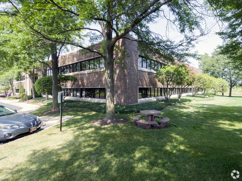 More Photos Of 1100 Corporate Dr, McHenry Unknown For Lease
