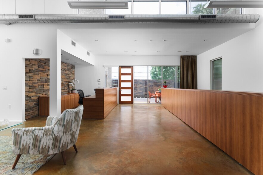 More Photos Of 900 W North Loop Blvd, Austin Loft Creative Space For Sale