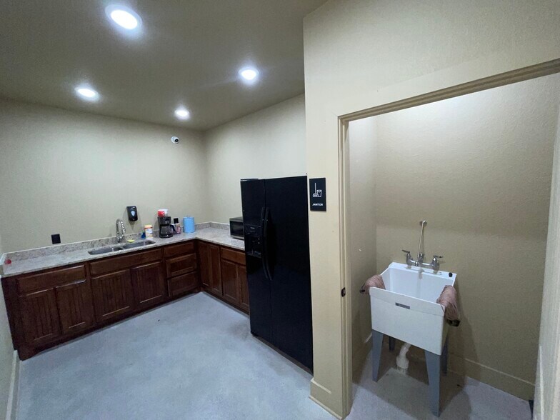 More Photos Of 9606 Interstate 20, Eastland Light Manufacturing For Sale