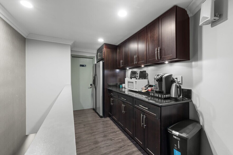 More Photos Of 5739 Tujunga Ave, North Hollywood Movie Radio TVStudio For Sale