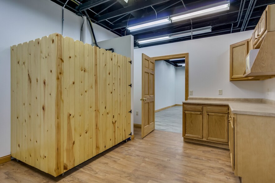 More Photos Of 2734-2751 London Rd, Eau Claire Storefront Retail Office For Sale