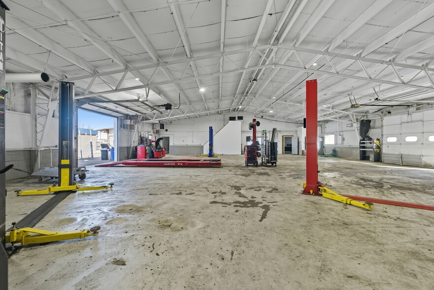 More Photos Of 801 W Grant Hwy, Marengo Freestanding For Sale