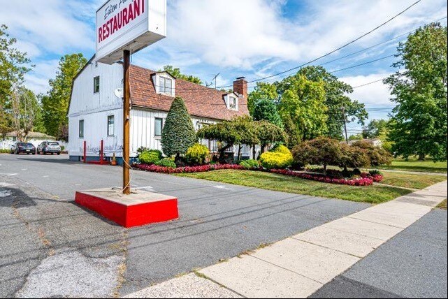 More Photos Of 1894 & 1900 Oak Tree Rd, Edison Restaurant For Sale