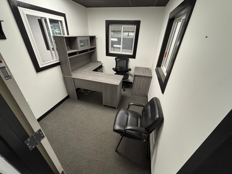 More Photos Of 29 Stillwater Ave, Orono Showroom For Lease