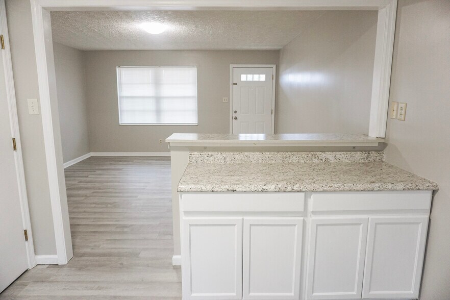 More Photos Of 2523 Cedar Ln, Knoxville Apartments For Sale