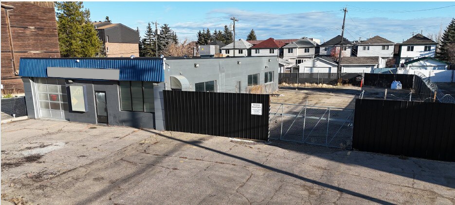 Primary Photo Of 10117 158th St NW, Edmonton Auto Repair For Sale