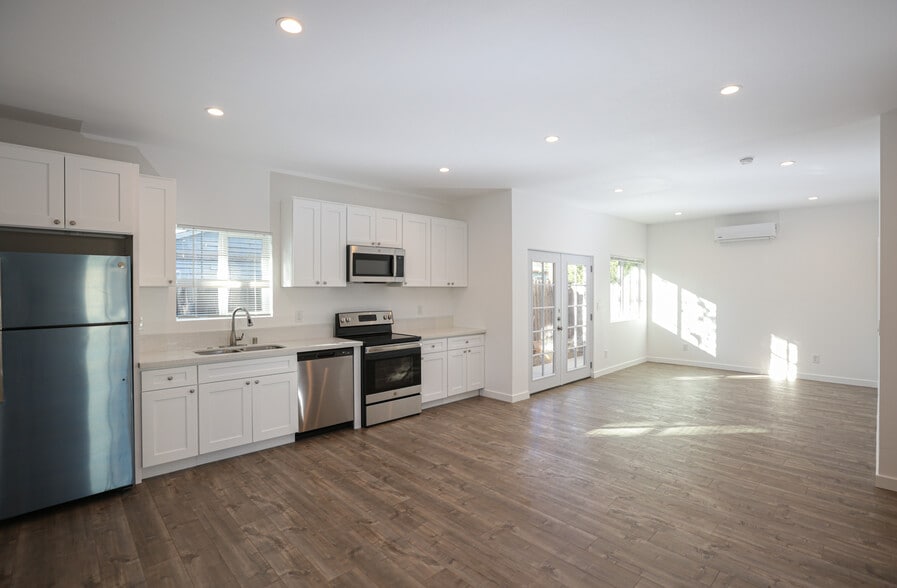 More Photos Of 456 N Batavia St, Orange Apartments For Sale