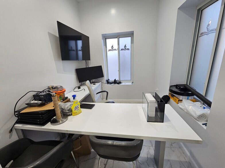 More Photos Of 3526 31st St, Astoria Flex For Lease