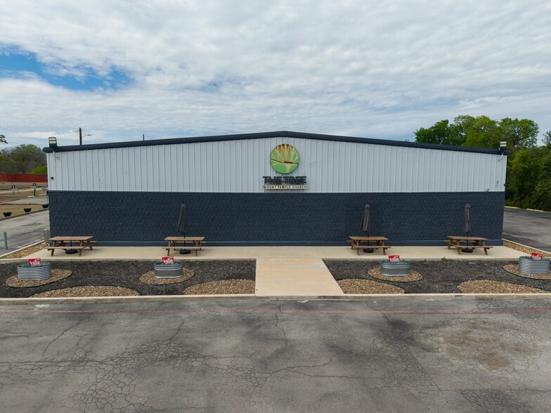 More Photos Of 6035 Old Seguin rd, San Antonio Distribution For Sale