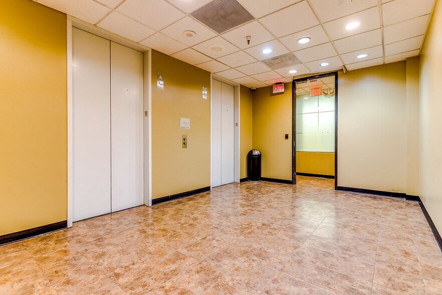 More Photos Of 2350 Valley View Ln, Dallas Loft Creative Space For Lease